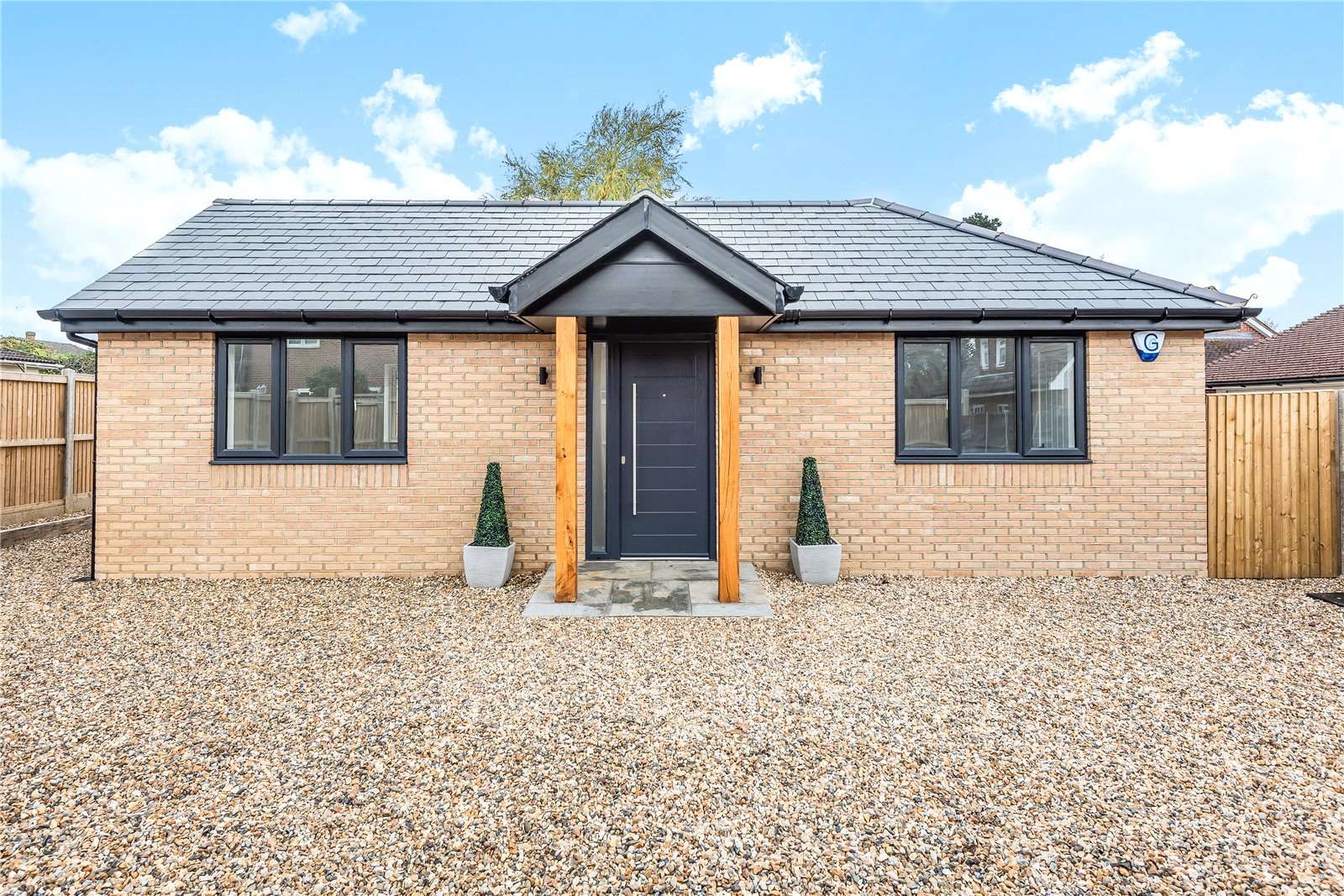 Bungalow na pronájem v Wimbledon, London Savills