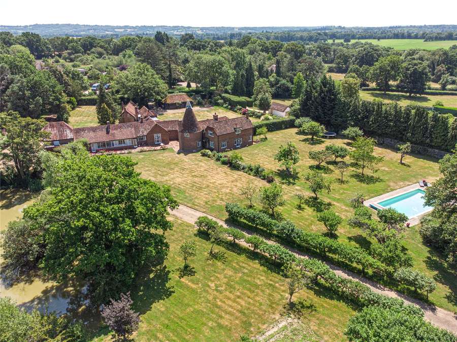 Philpots Lane, Hildenborough, Tonbridge, Kent, TN11 8PB Property for