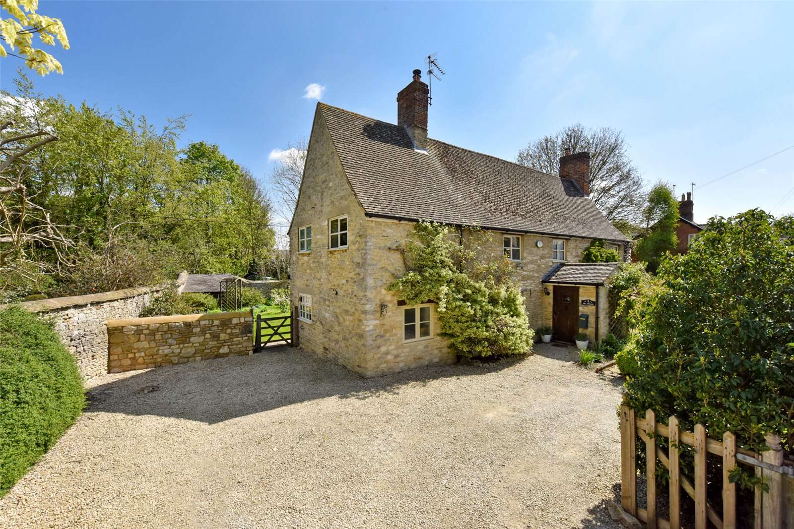 Ardley Road, Middleton Stoney, Bicester, Oxfordshire, OX25 4AD プロパティ