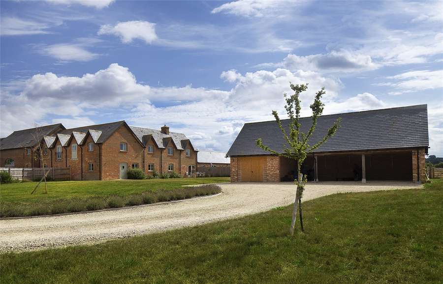 Ragnell Barns, Carswell Marsh, Faringdon, Oxfordshire, SN7 8JN