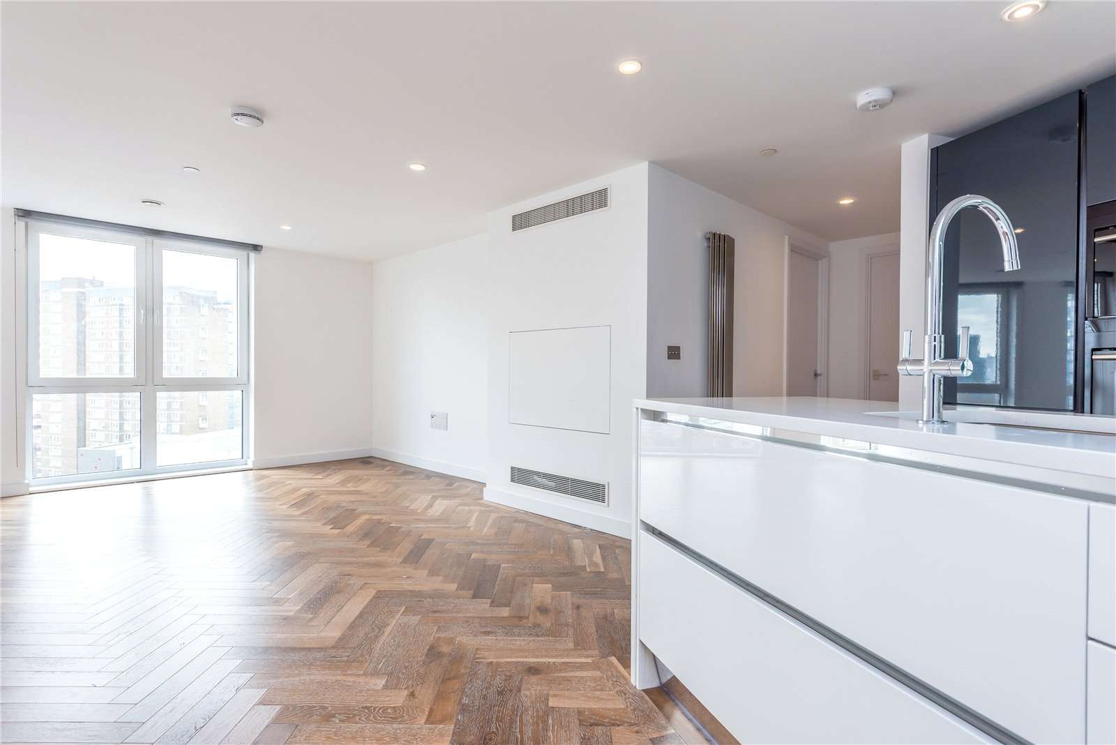 Savills Eagle Point, City Road, Old Street, London, EC1V 1AR Bất