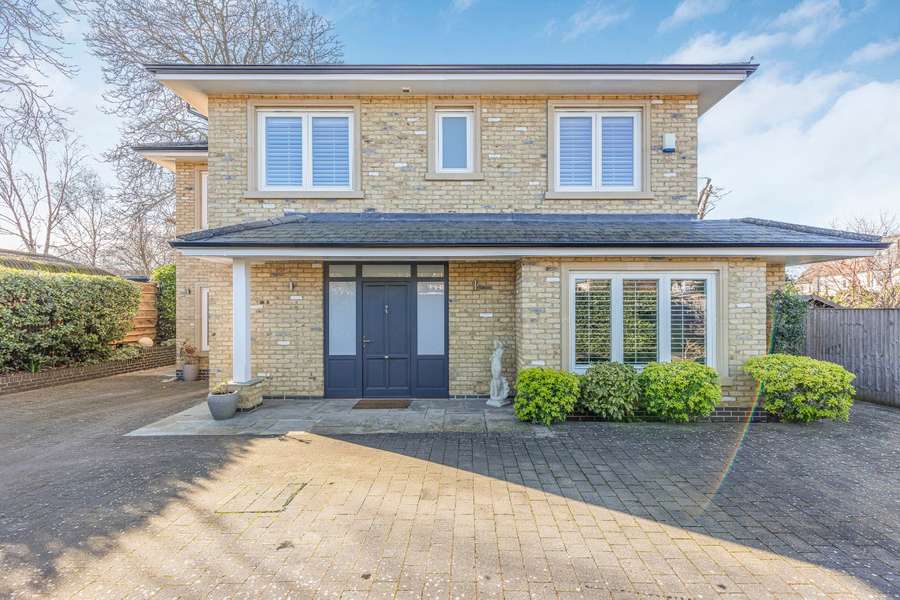 Munster Road, Teddington, Middlesex, TW11 9LW Ejendom til salgs Savills