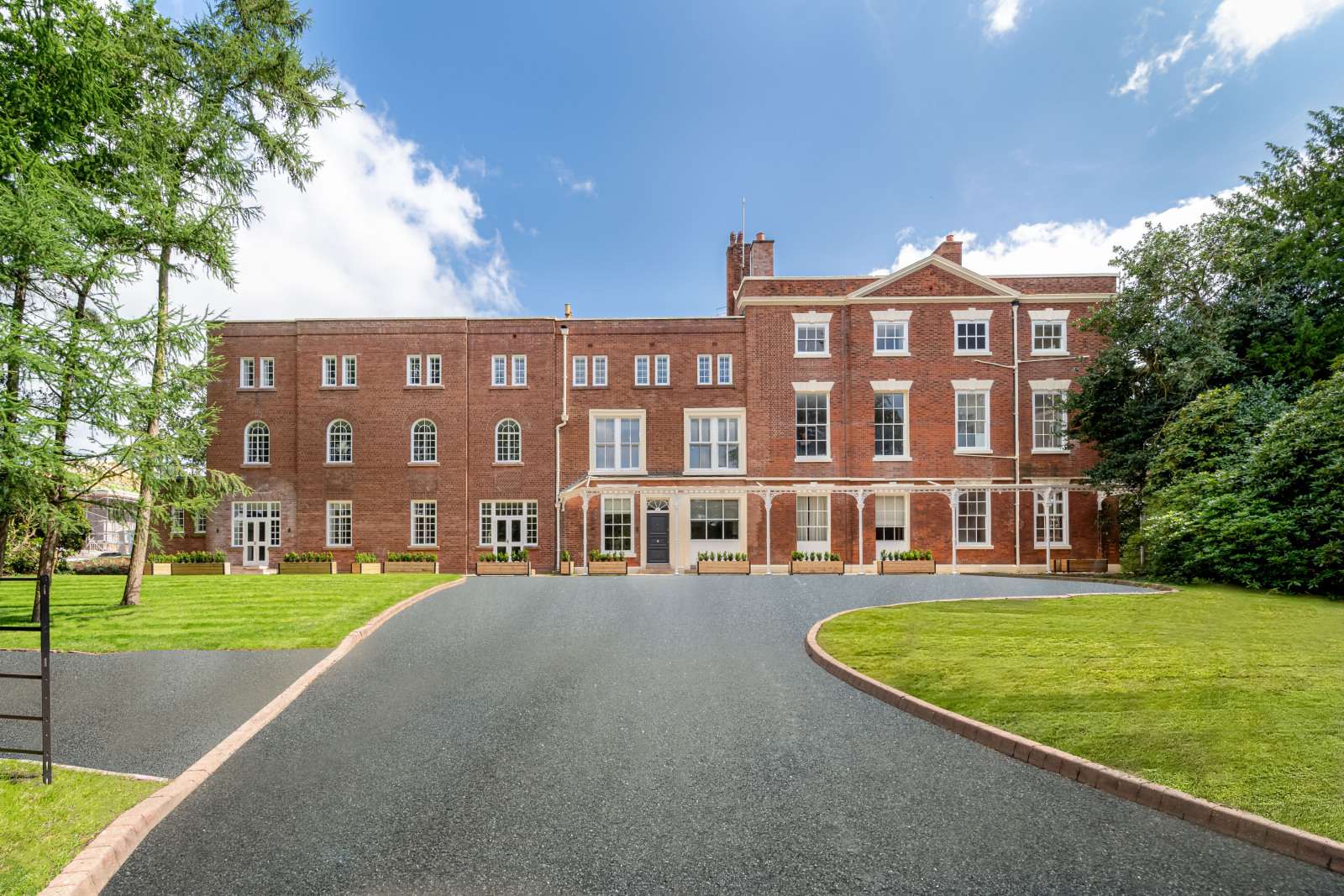 Christleton Hall, Pepper Street, Christleton, Chester, CH3 7AG New