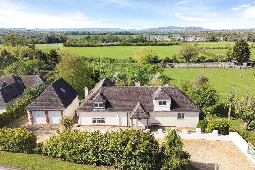 Evesham Road, Broadway, Worcestershire, WR12 7DQ Property for sale