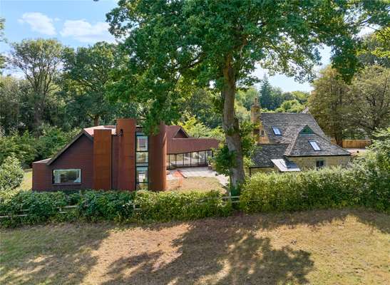 Chipping Campden Period Cottage with Secluded Gardens 16