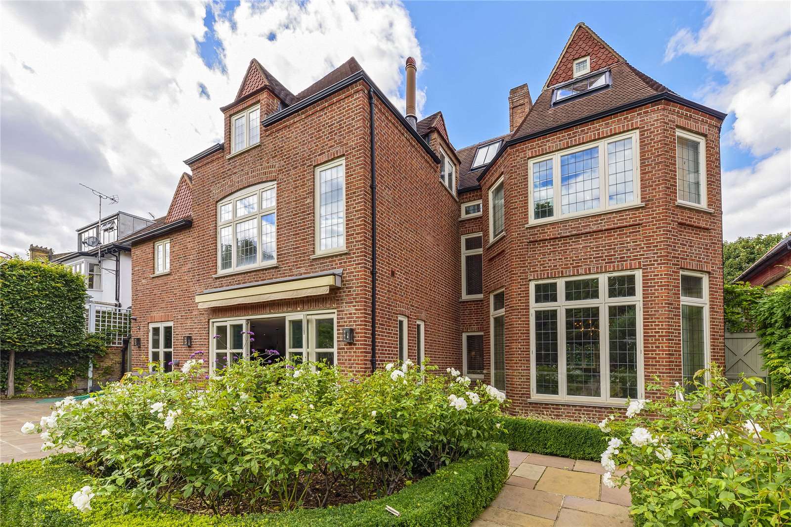 North Side Wandsworth Common, Wandsworth, London, SW18 2SU Property