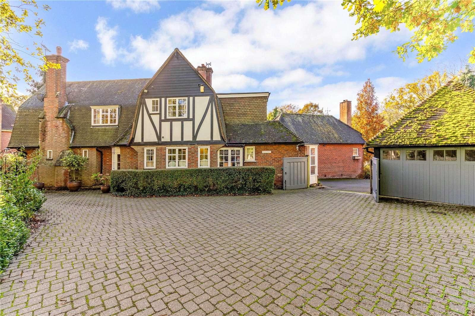 The Ridge, Cold Ash, Thatcham, Berkshire, RG18 9HZ Property for sale Savills