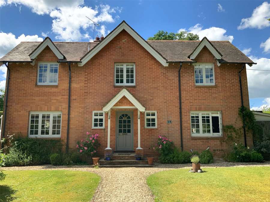 Broadlayings, Woolton Hill, Newbury, Berkshire, RG20 9TT Property for