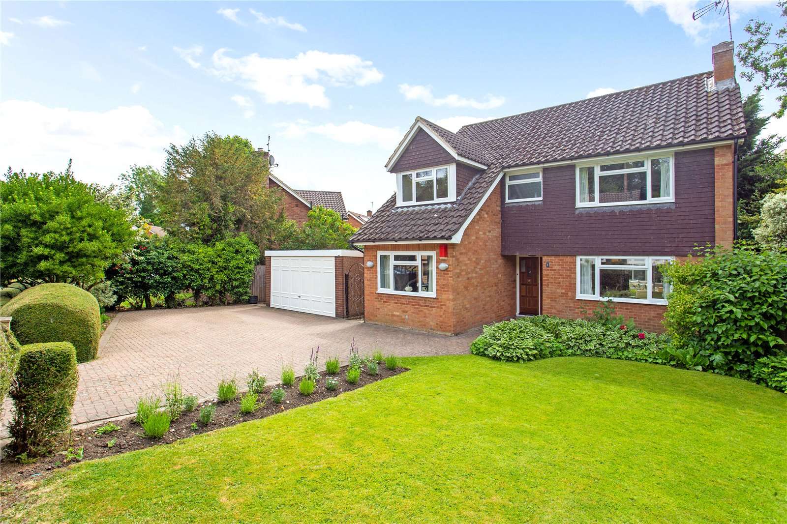 Savills Alderside Walk, Englefield Green, Egham, Surrey, TW20 0LX
