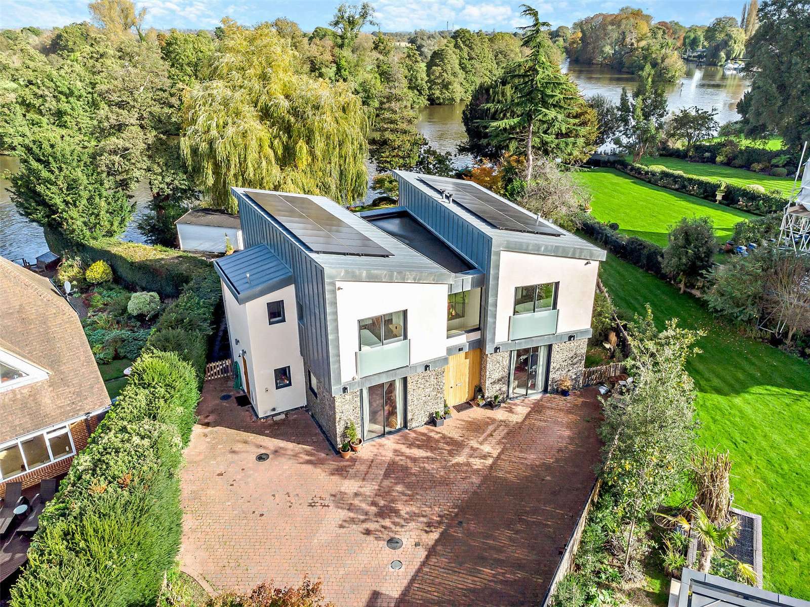 Vicarage Walk, Bray, Maidenhead, Berkshire, SL6 2AE Property for sale