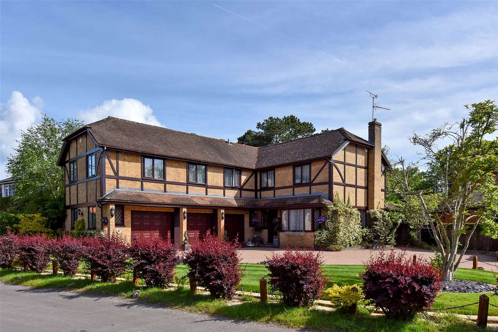 Woodside Road, Winkfield, Windsor, Berkshire, SL4 2DP Property for