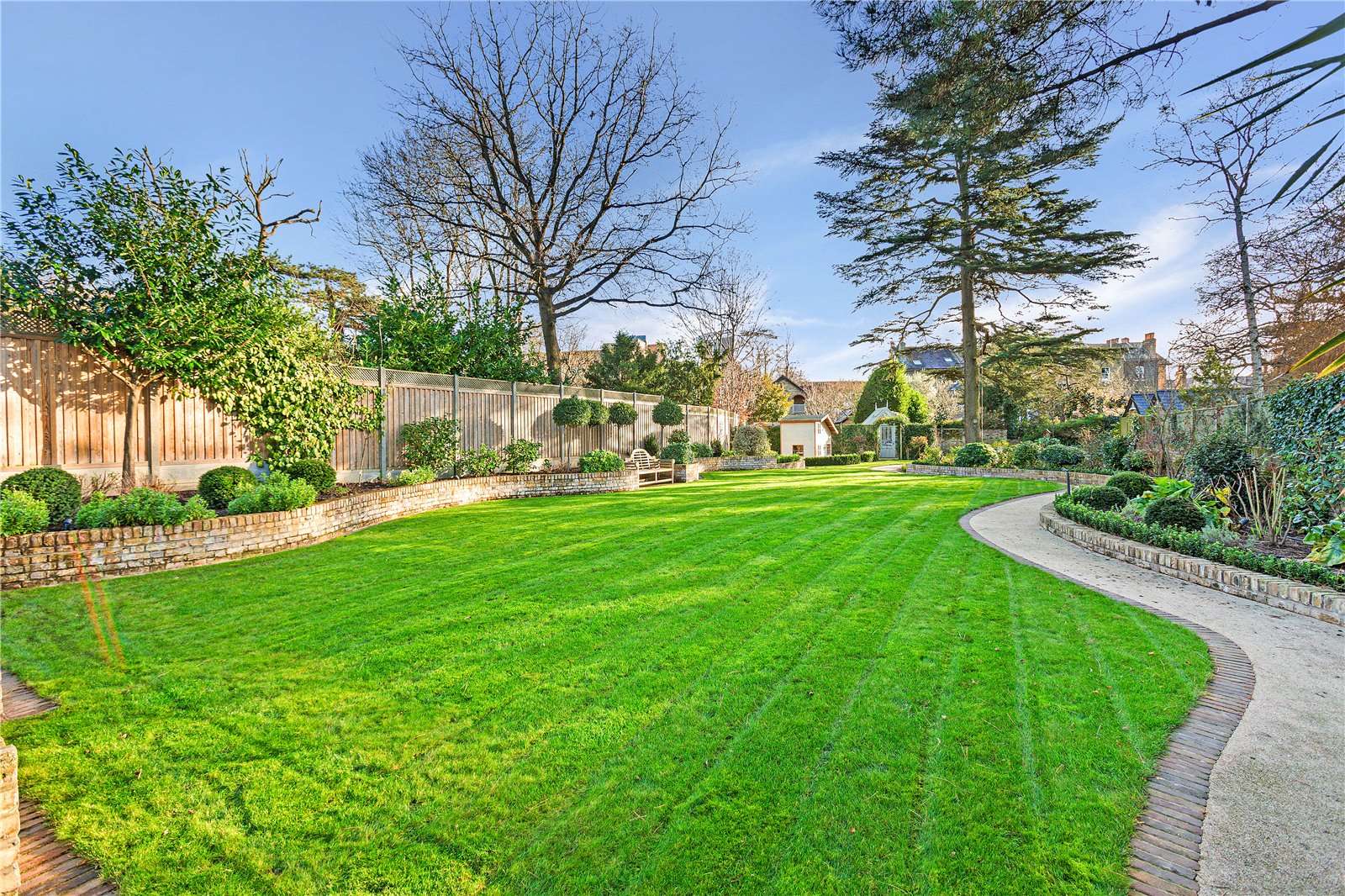 Liverpool Road, Kingston upon Thames, Surrey, KT2 7SZ Bất động sản