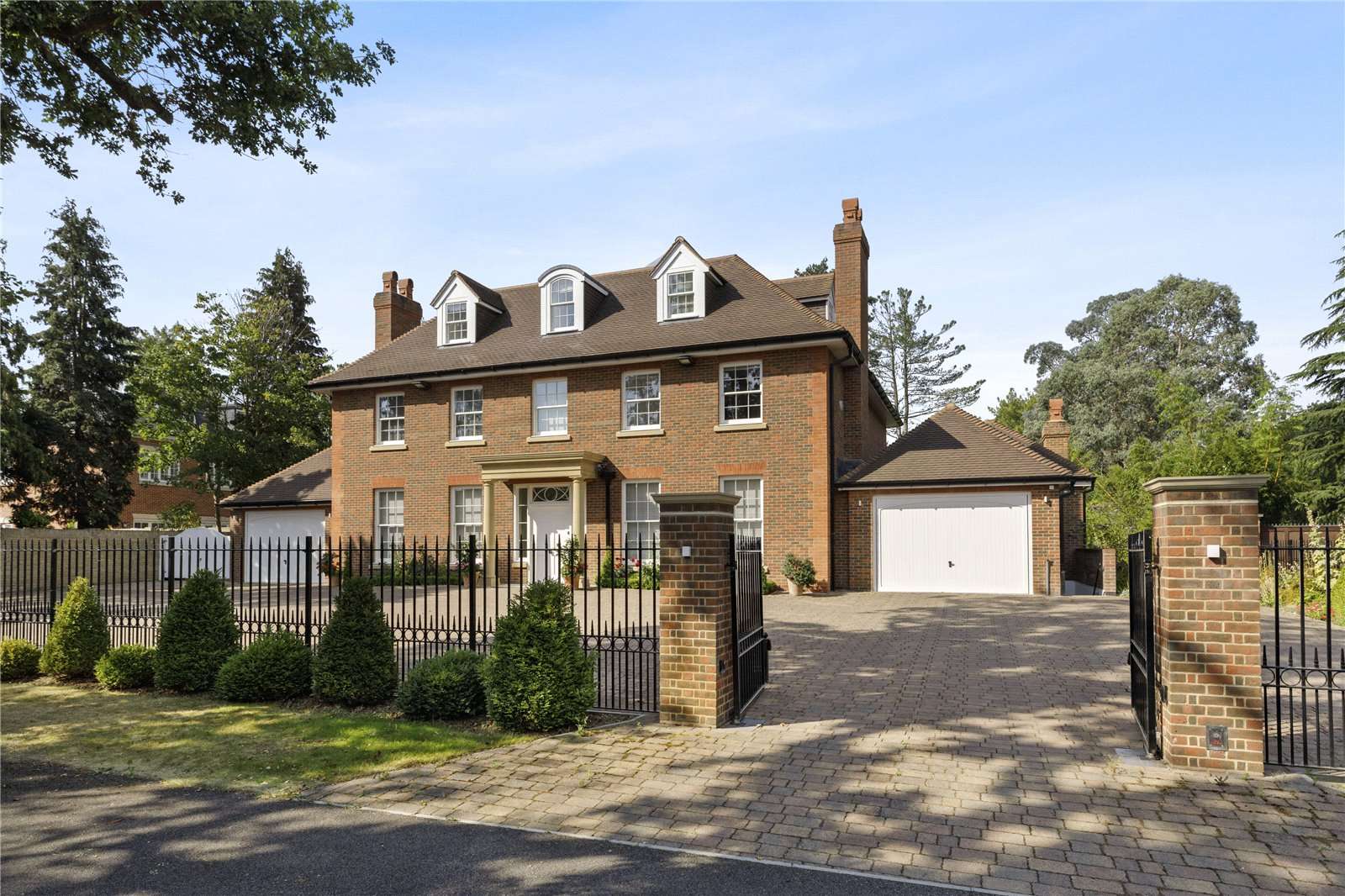 Savills Coombe Hill Road Kingston Upon Thames Surrey Kt2 7du 매매용 특성