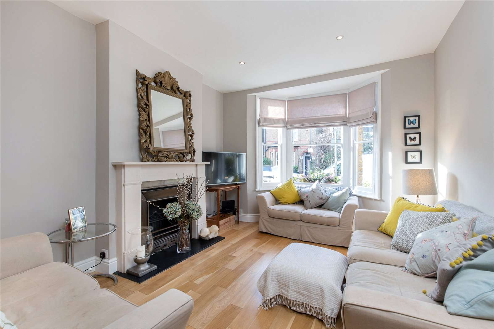 Savills Graham Road, Wimbledon, London, SW19 3SJ คุณสมบัติ รอขาย