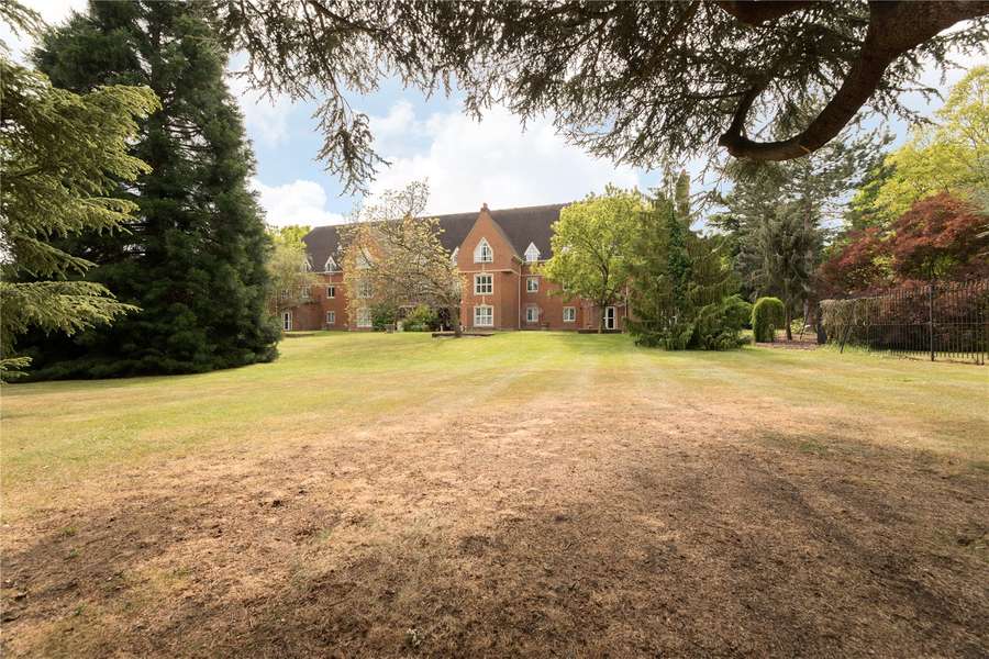 The Water Gardens, Warren Road, Kingston upon Thames, Surrey, KT2 7LF