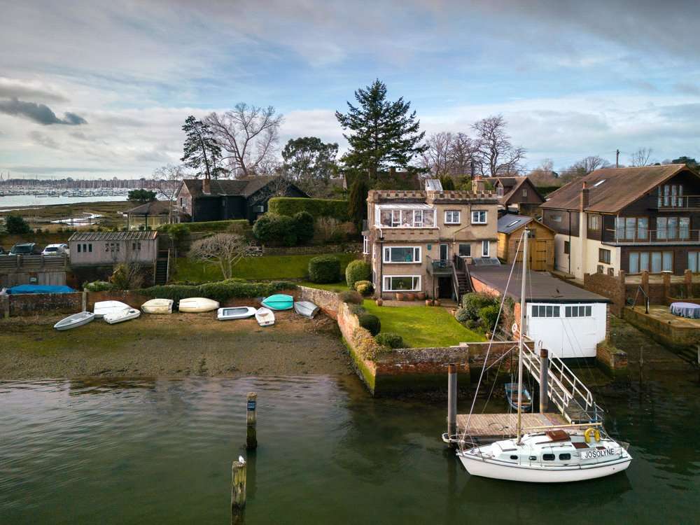 Lands End Road, Bursledon, Southampton, Hampshire, SO31 8DN Property