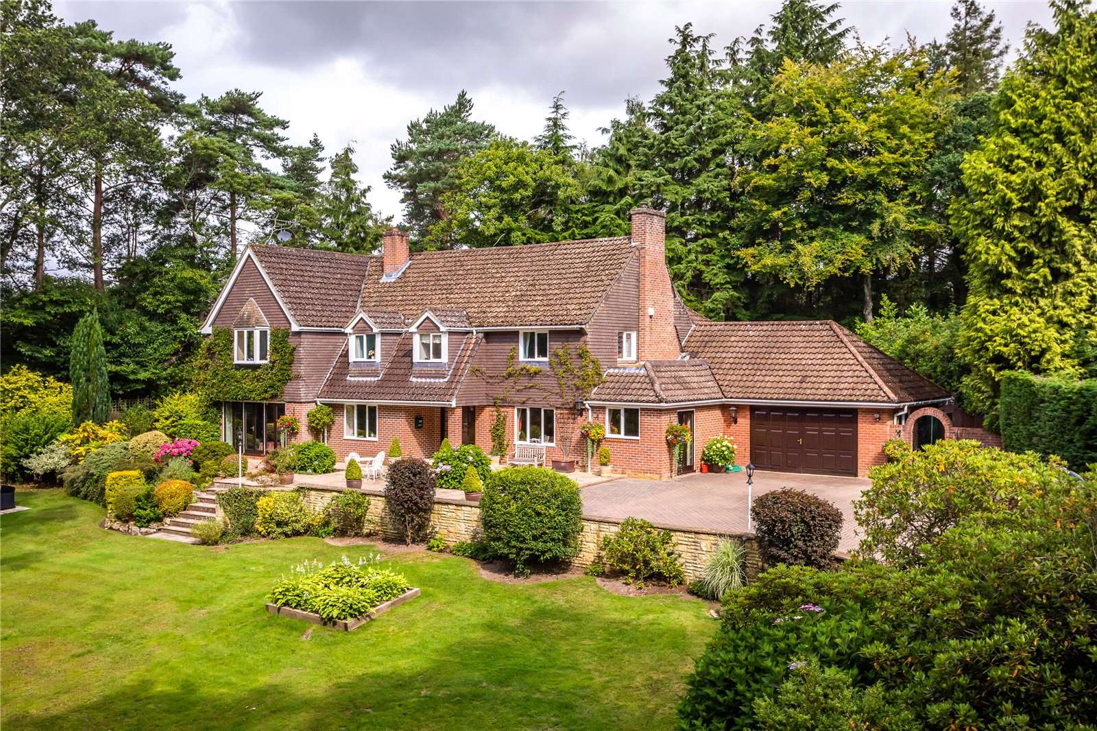 Savills Straight Mile, Ampfield, Romsey, Hampshire, SO51 9BA Vlastnictví na prodej