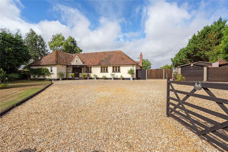 Berrydown Lane, Overton, Basingstoke, Hampshire, RG25 3AB Property