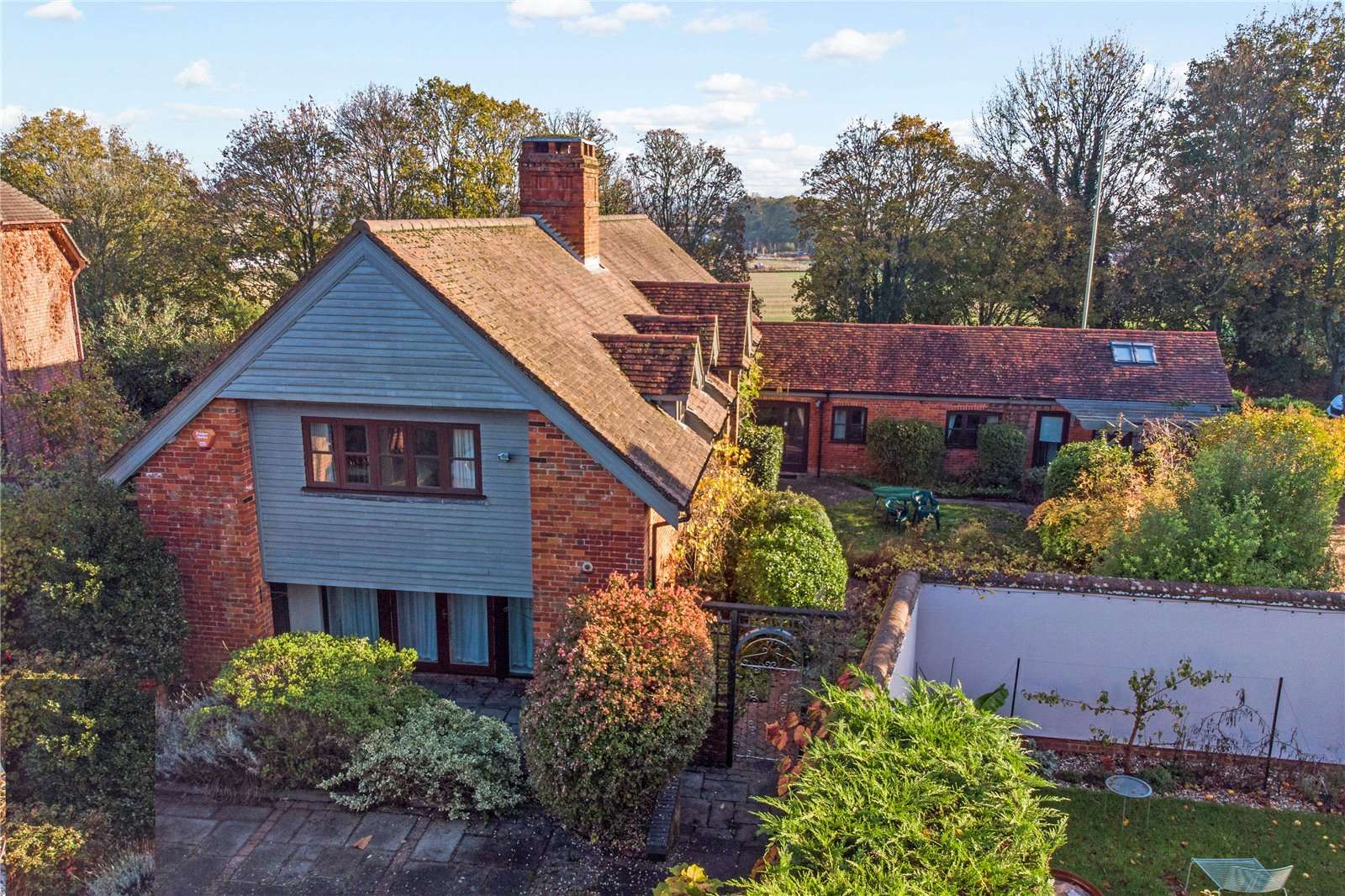 Halls Farm Close, Winchester, Hampshire, SO22 6RE คุณสมบัติ รอขาย