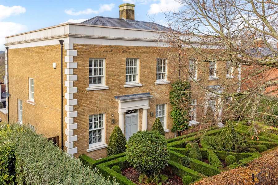 Chilbolton Avenue, Winchester, Hampshire, SO22 5HJ Property for sale