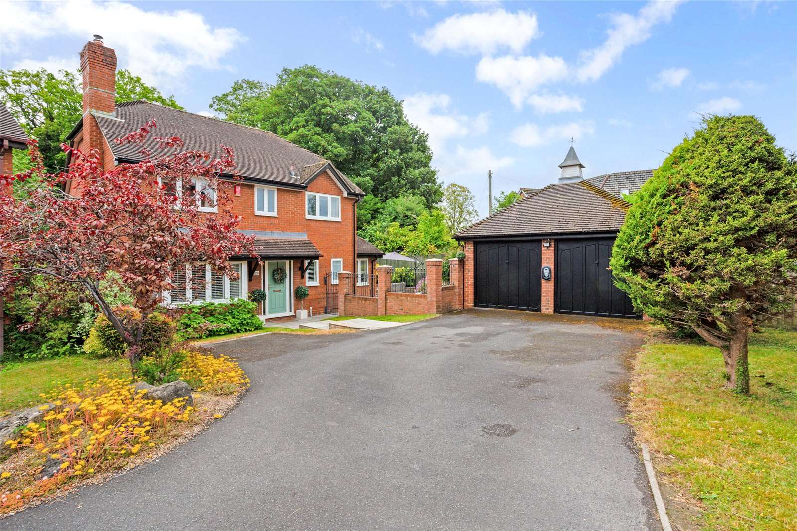 Halls Farm Close  