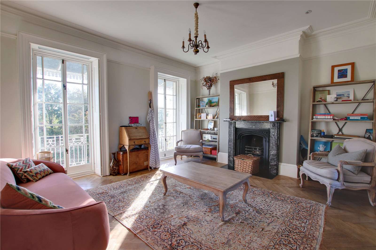 House for Sale in Hampshire, GB - 2