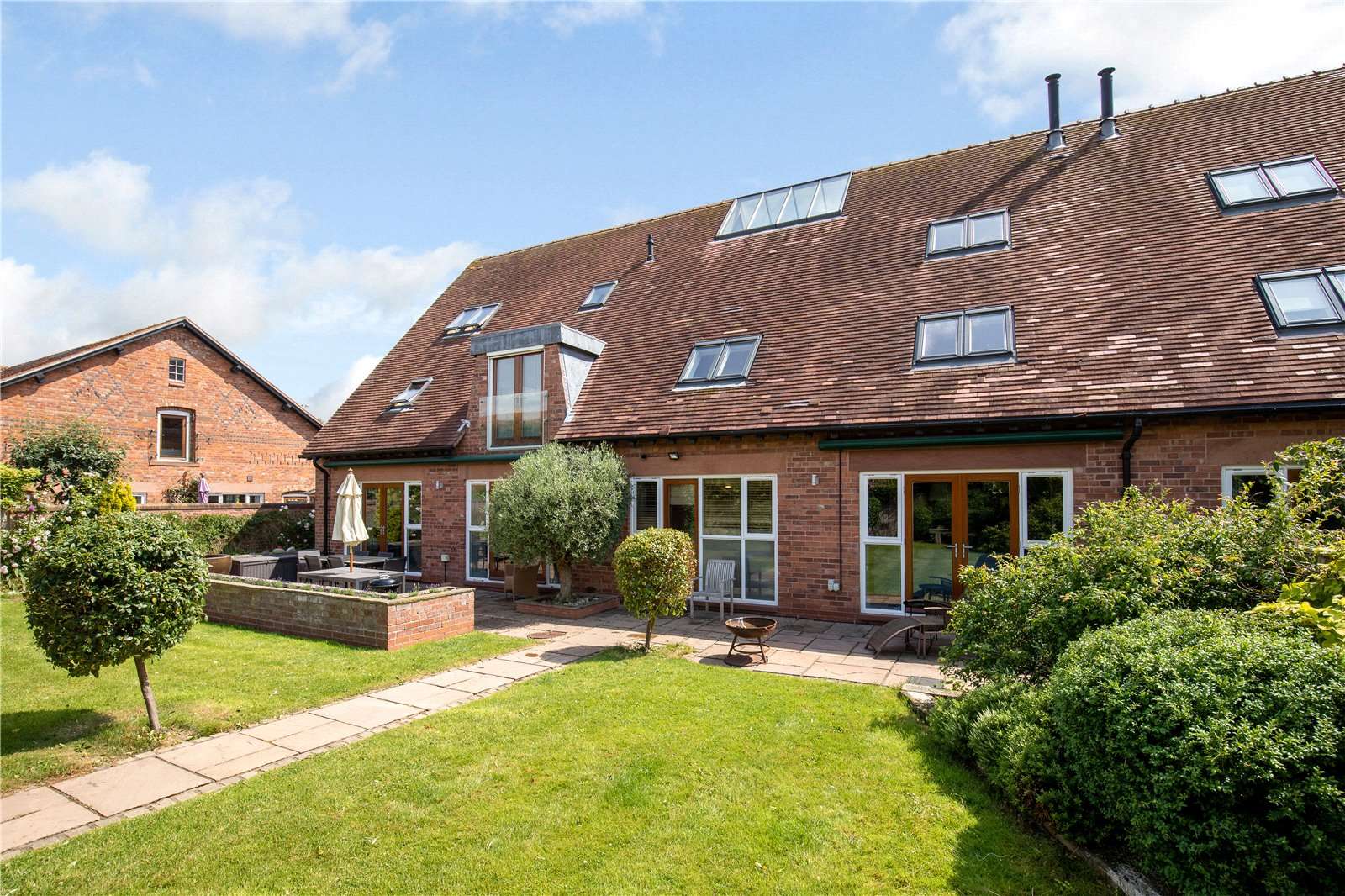 Yew Tree Court, The Green, Poulton, Chester, CH4 9FH Bất động sản cho