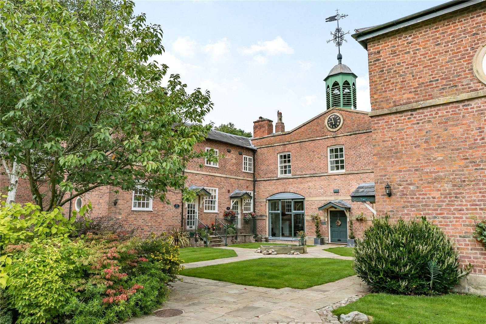 Birtles Hall, Birtles Lane, Macclesfield, Cheshire, SK10 4RU Bất động