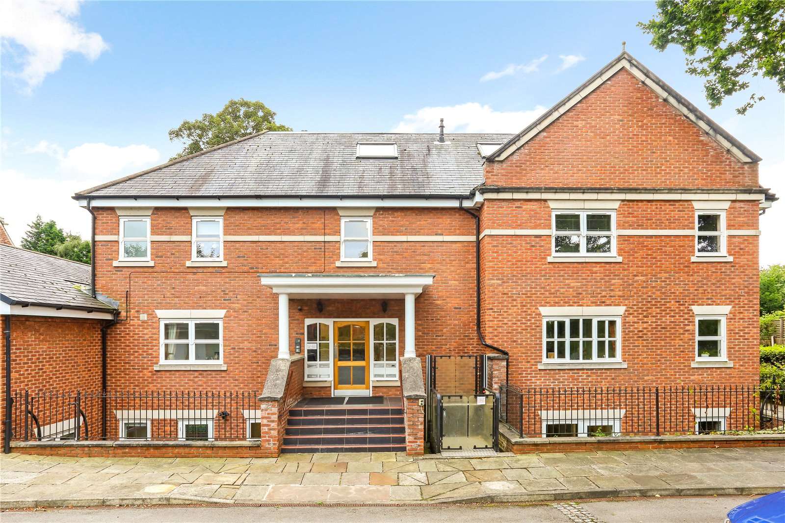 Styal Road, Wilmslow, Cheshire, SK9 4AG คุณสมบัติ รอขาย Savills