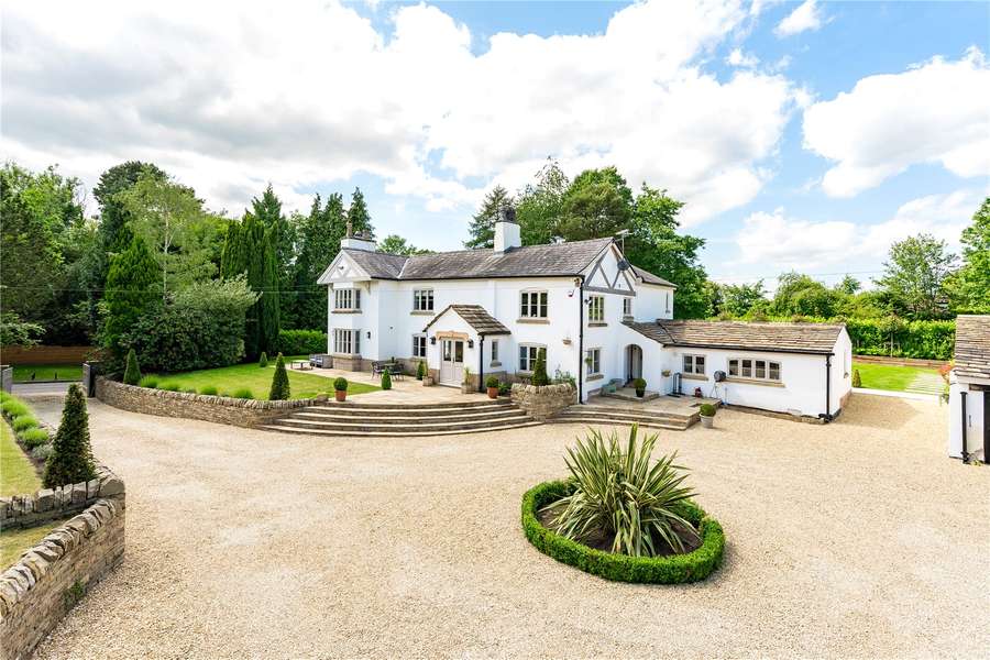 Castle Hill, Mottram St. Andrew, Macclesfield, Cheshire, SK10 4AX