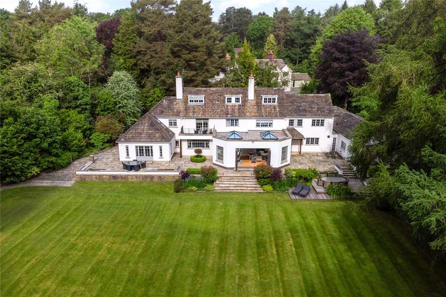 Castle Hill, Prestbury, Macclesfield, Cheshire, SK10 4AR Property for