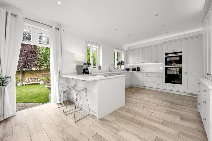 Lakeside Grange, Weybridge, Surrey, KT13 9ZE Property to rent Savills
