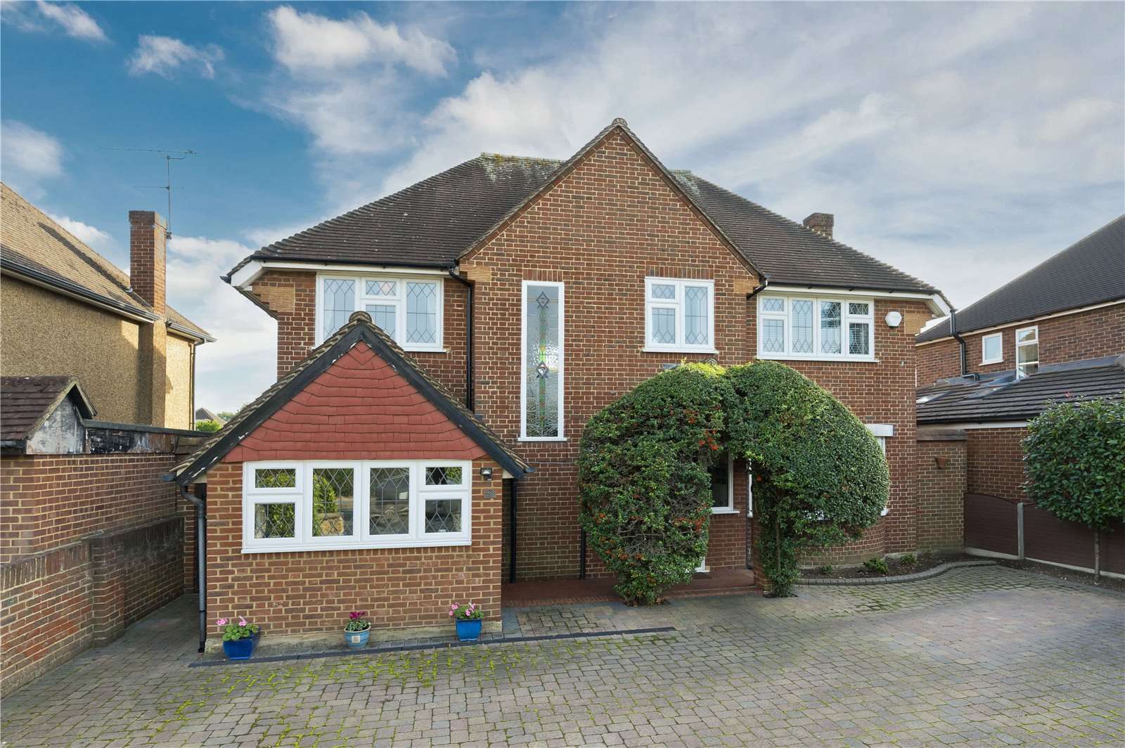 Rydens Road, WaltononThames, Surrey, KT12 3DL คุณสมบัติ รอขาย Savills