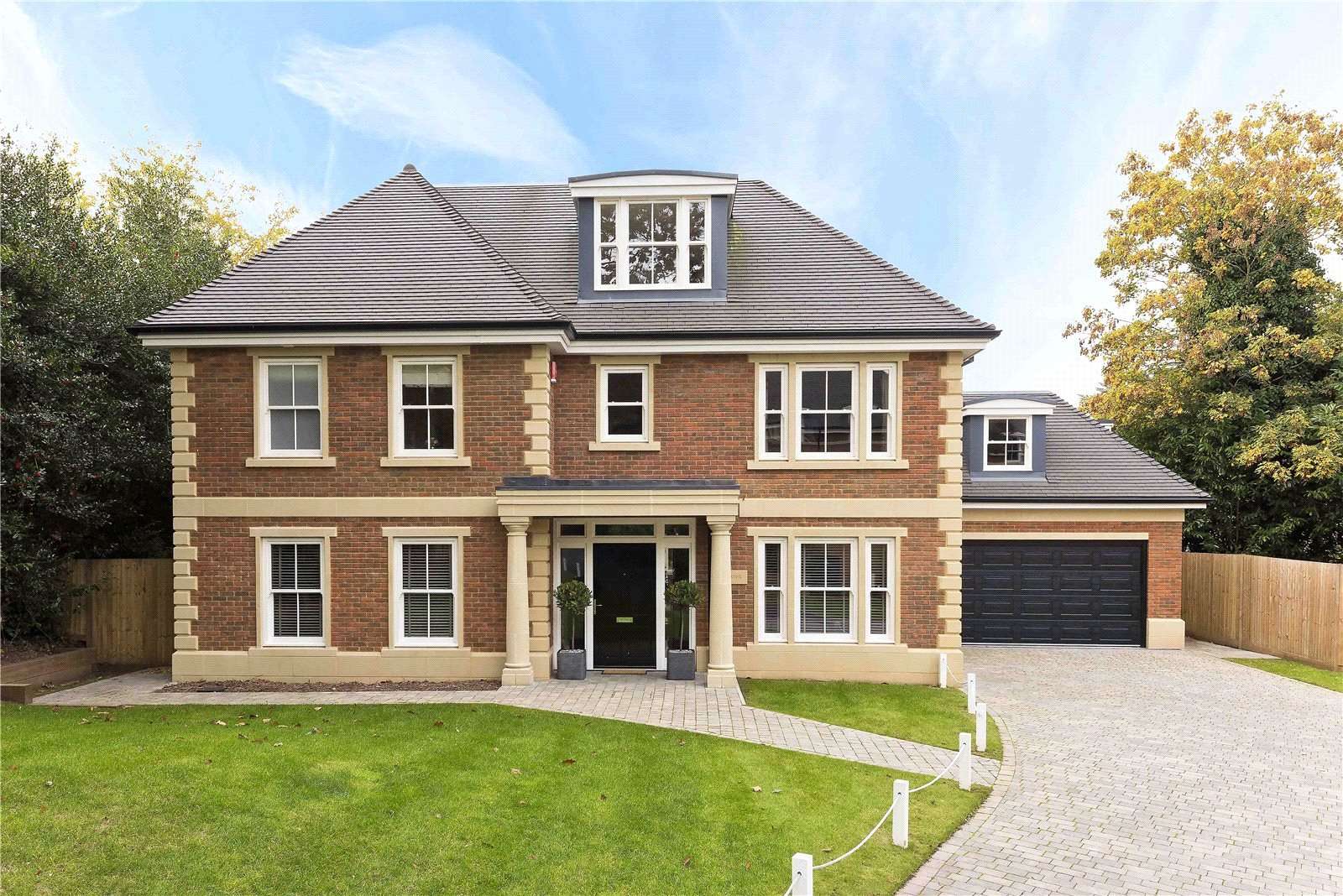 Savills Cavendish Road, Weybridge, Surrey, KT13 0JW คุณสมบัติ รอขาย
