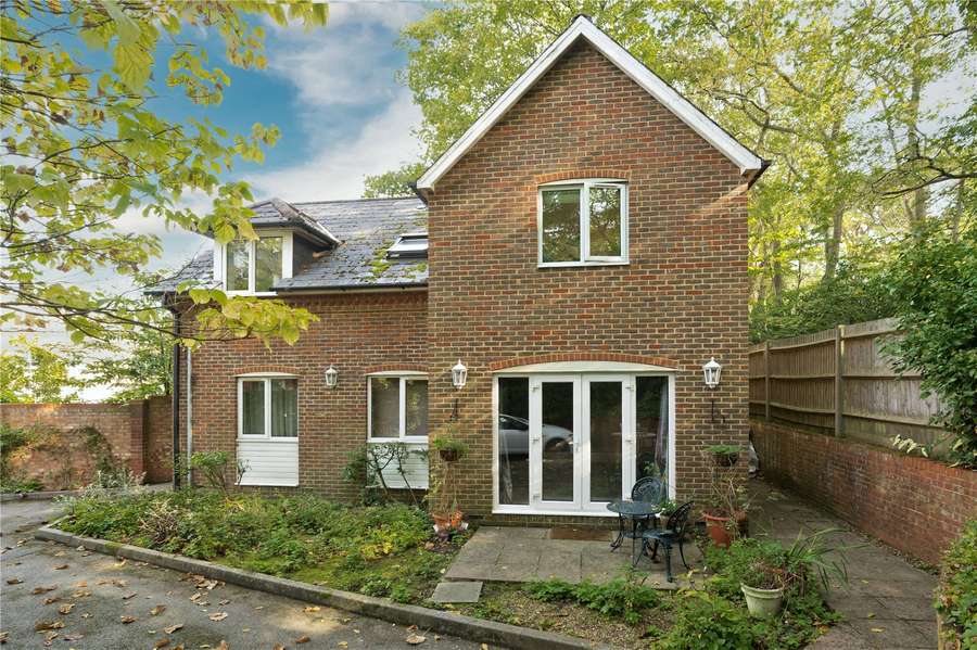 Moorcroft, Elgin Road, Weybridge, Surrey, KT13 8TR Property for sale