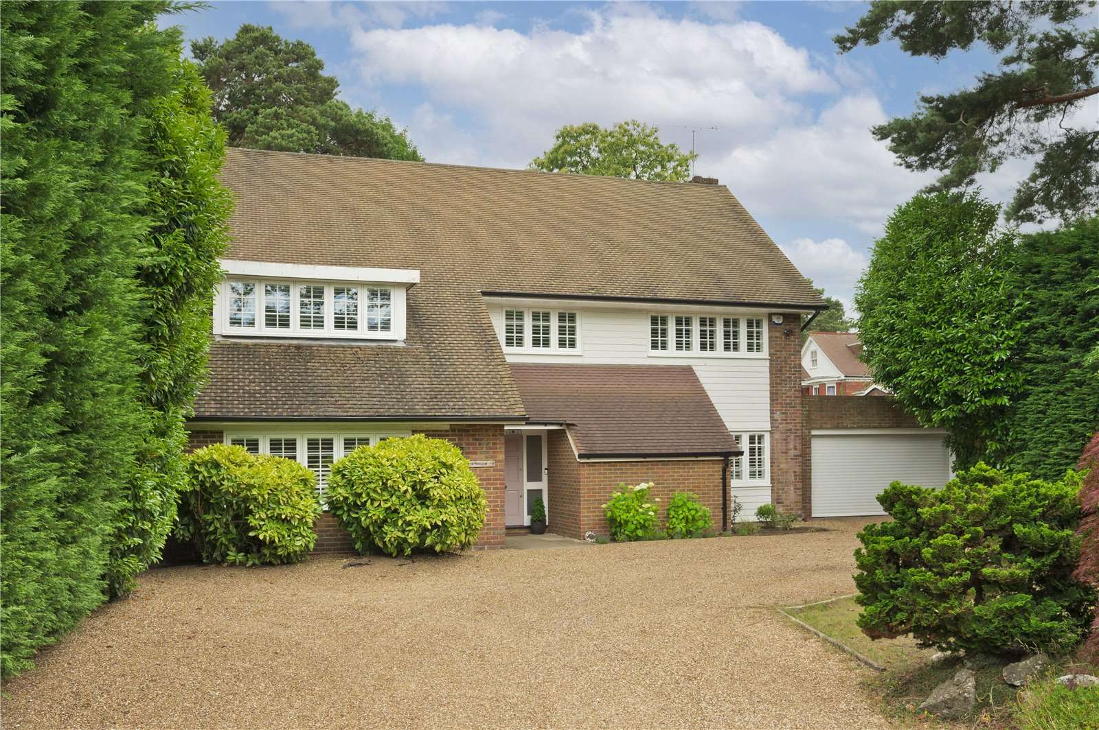 Savills Beechwood Avenue, Weybridge, Surrey, KT13 9TF Vlastnictví