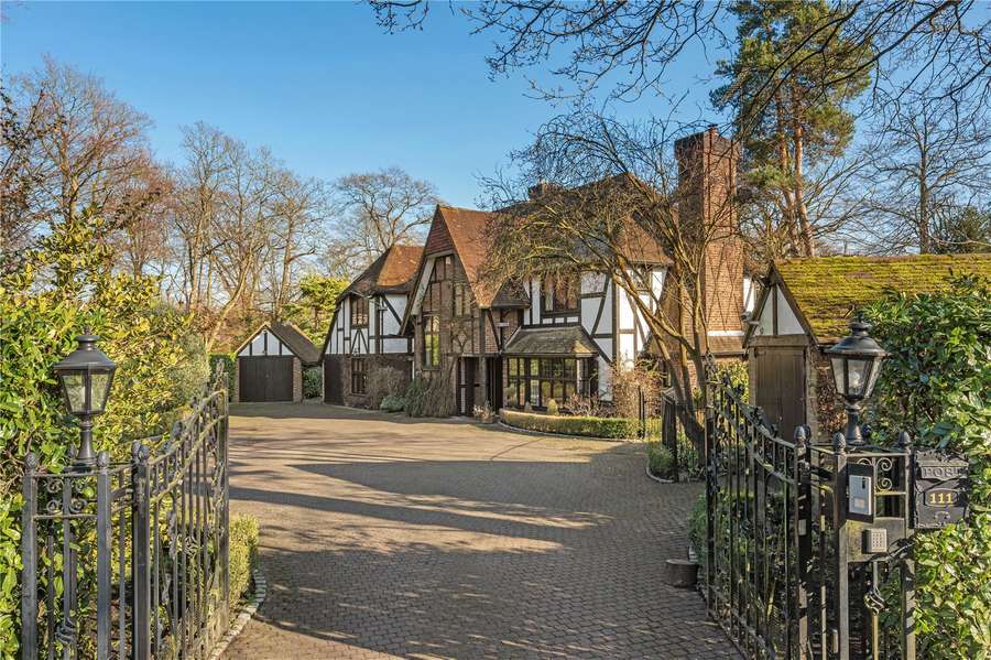 Silverdale Avenue, WaltononThames, Surrey, KT12 1EH Property for