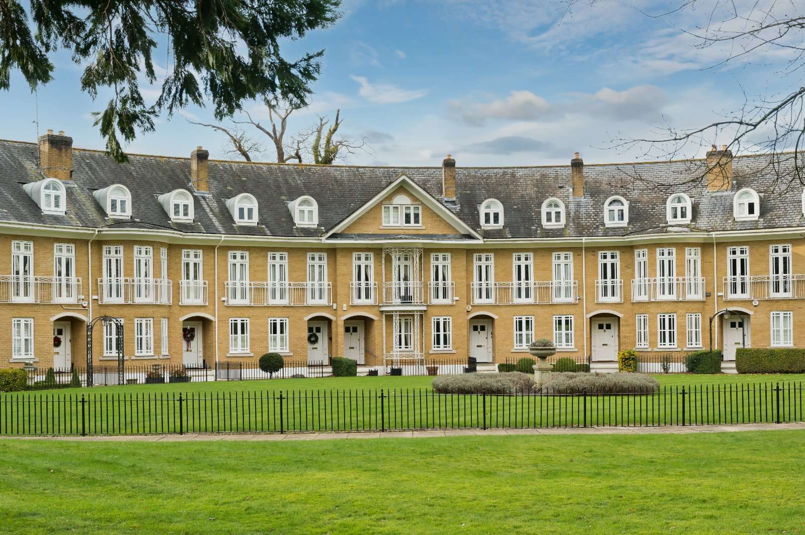 Lakeside Grange, Weybridge, Surrey, KT13 9ZE | Property for sale