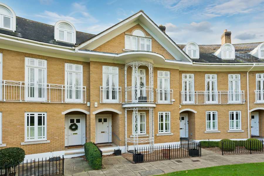 Lakeside Grange, Weybridge, Surrey, KT13 9ZE | Property for sale