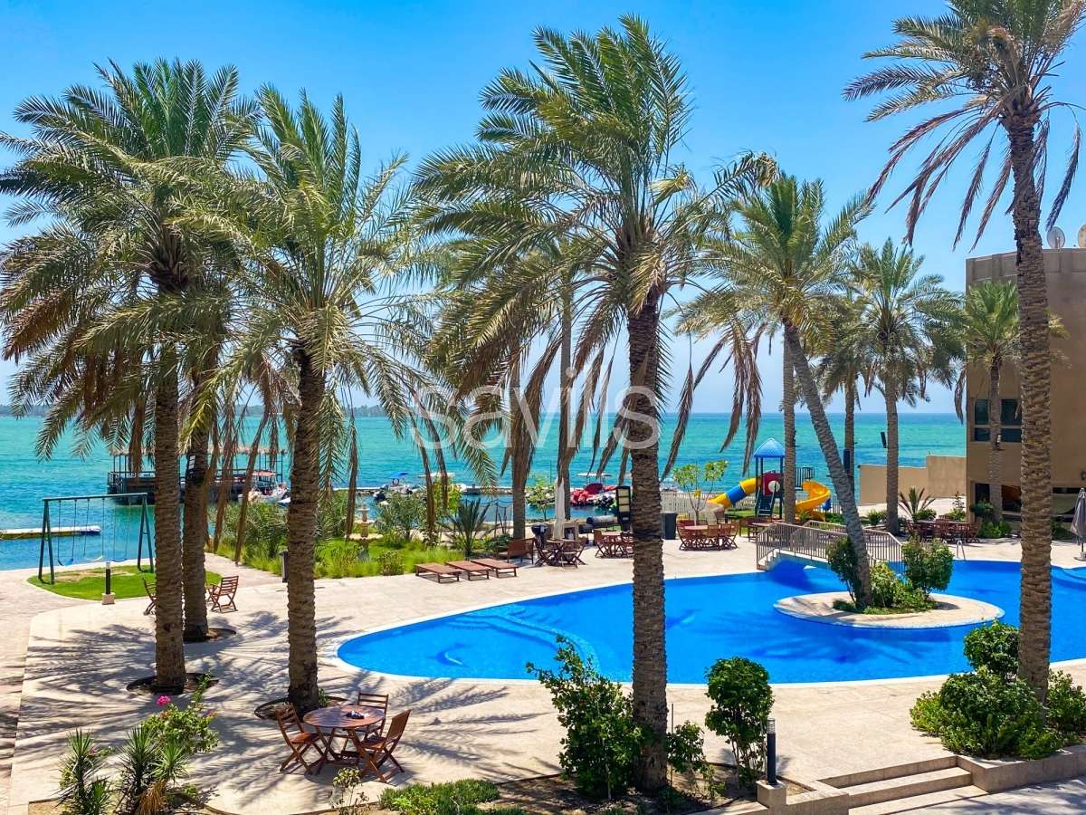 Waterfront 4 Bed Villa with stunning Sea View!, Budaiya, Northern