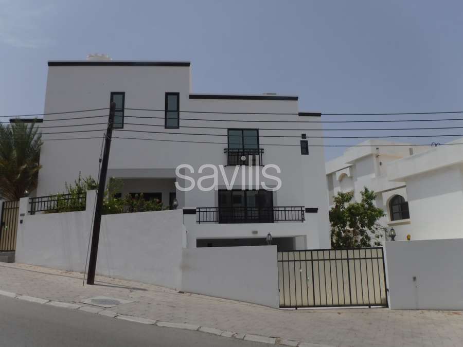 Four bedroom villa with large garden in Qurum, Qurum, Muscat Property