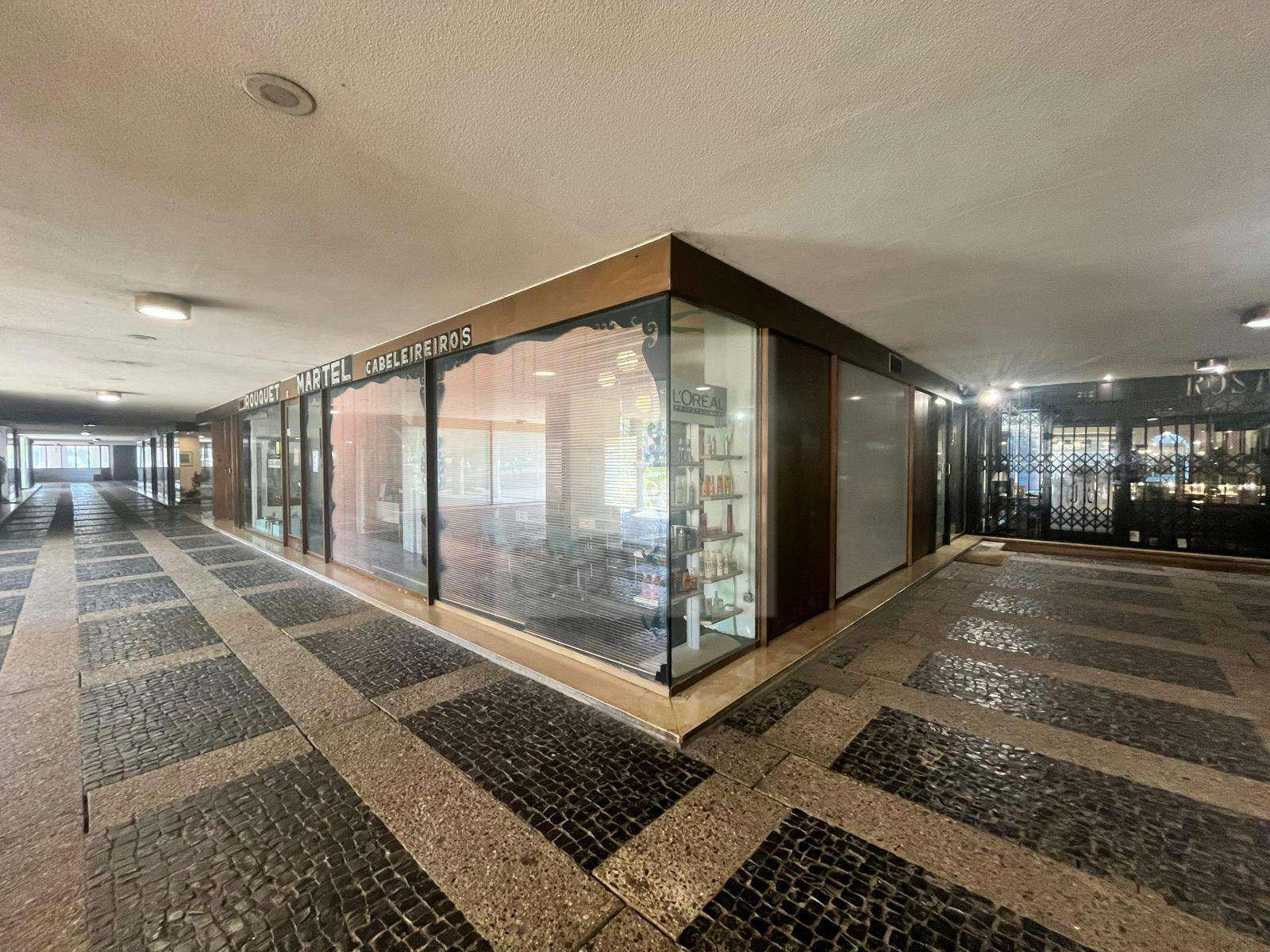 Rua de Eugénio de Castro 370  