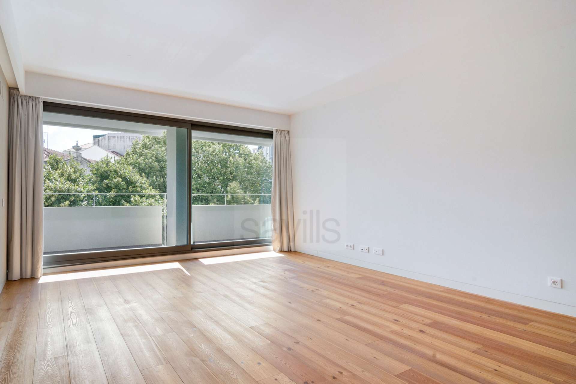 One+1 bedroom apartment with garage in Saldanha, Lisbon, Arroios