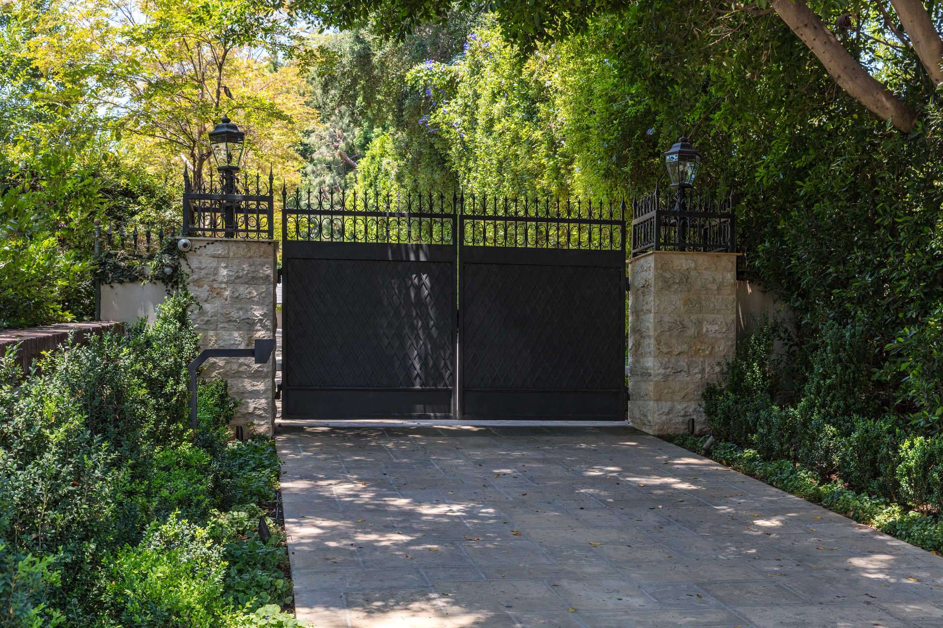 Savills 9425 Sunset Blvd Beverly Hills Ca Property To Rent